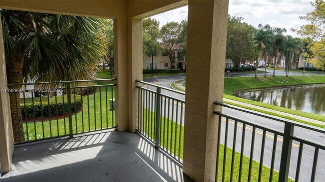 Building Photo - 2406 Centergate Dr