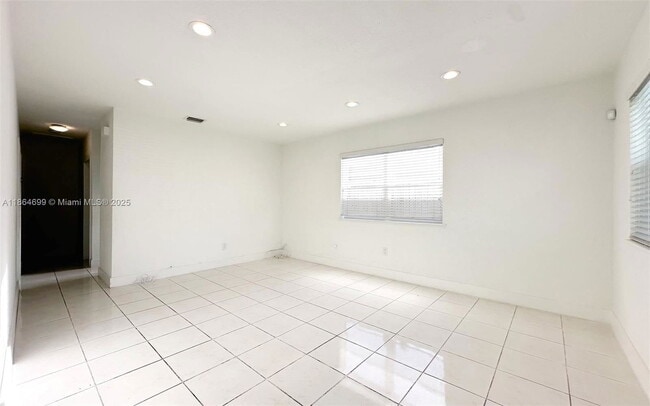 Building Photo - 7222 SW 34th St