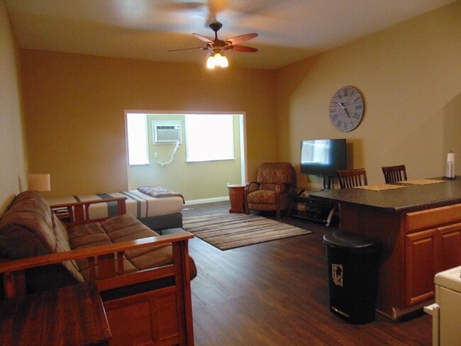 Building Photo - Orchid Manor Condo Studio w/Full kitchen + Enclosed lanai
