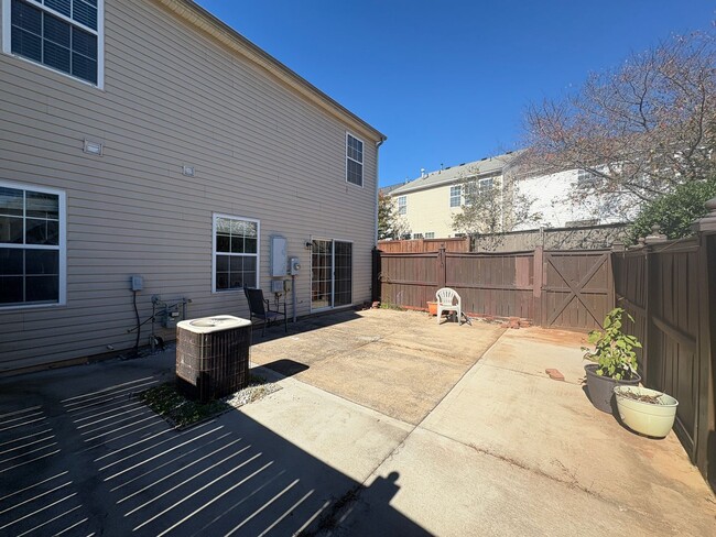 Building Photo - 3/2.5 Townhome Available Now!