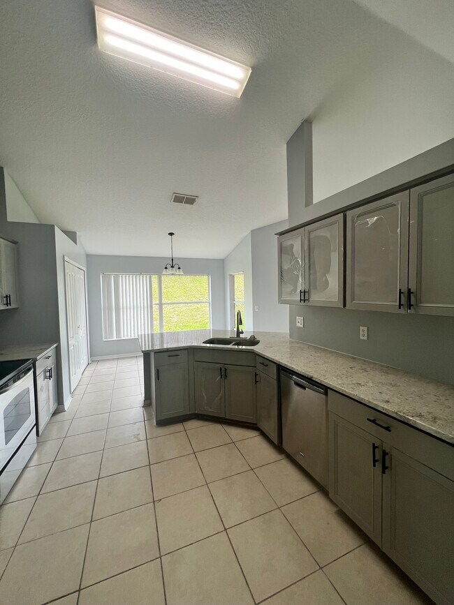 Building Photo - 824 Shore Breeze Way