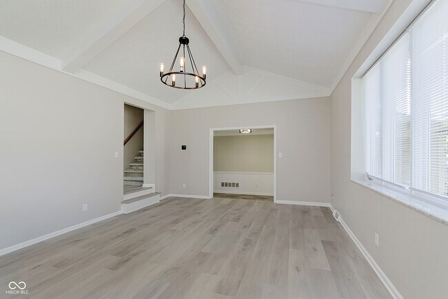 Building Photo - 3037 Golfview Dr