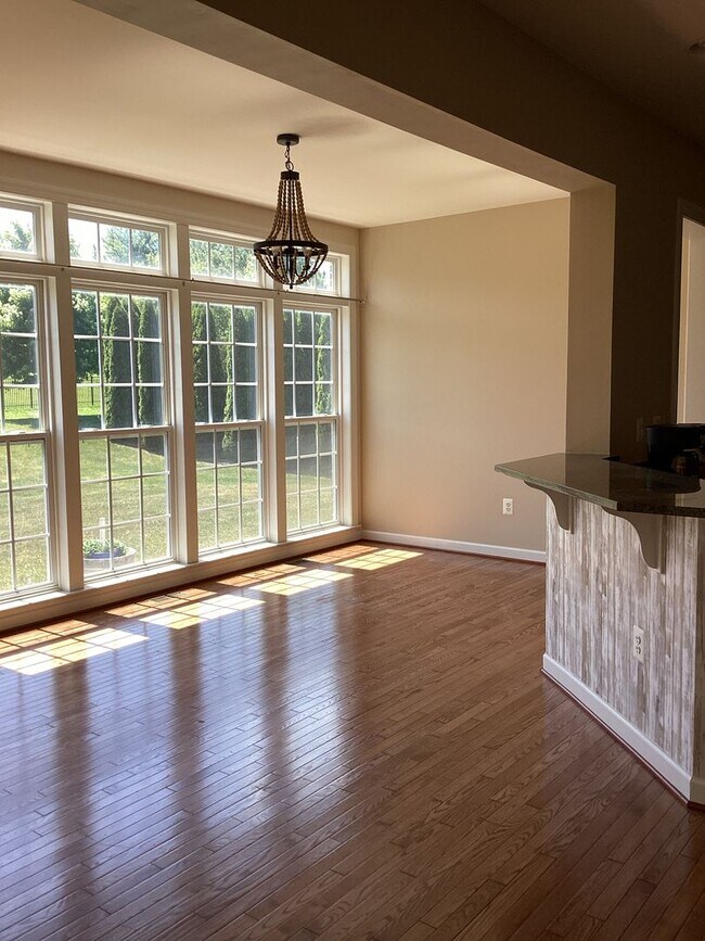 Building Photo - House in Country Club Estates
