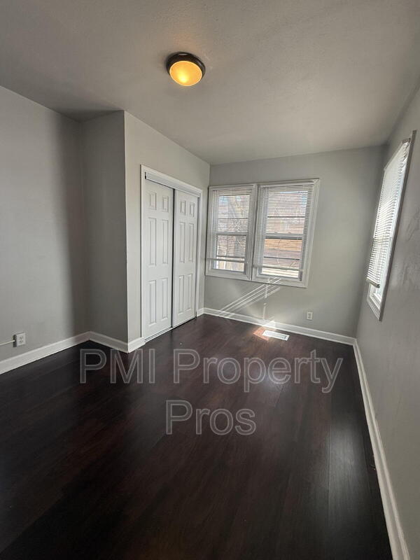 Building Photo - 2406 N 41st St