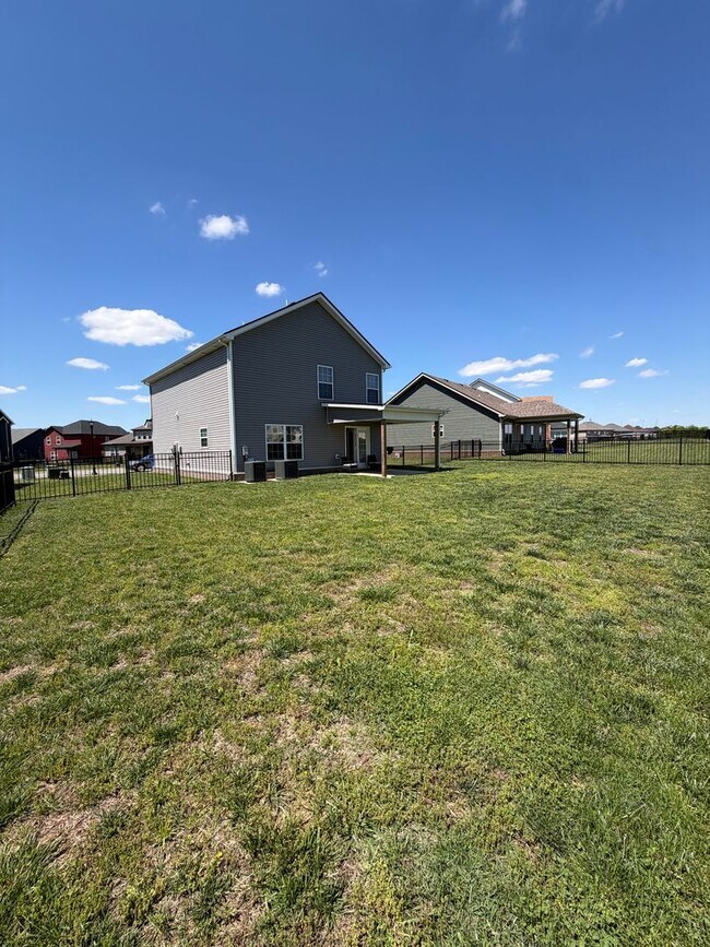Building Photo - 3 Bedroom 2 1/2 Bath Home For Rent Near Post!