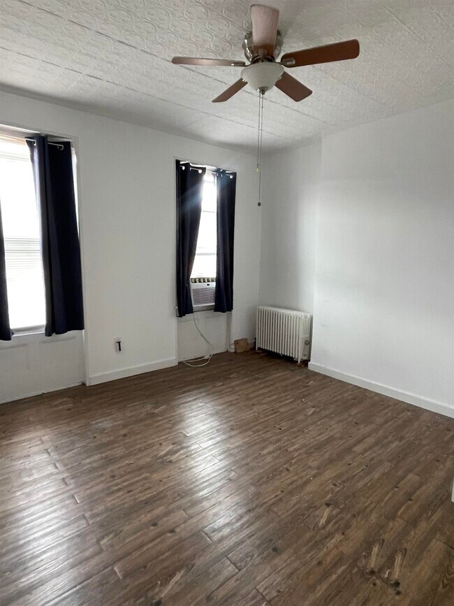 Building Photo - 813 Willow Ave