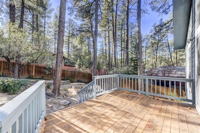 Building Photo - Spacious 3 Bed, 3 Bath Home in Hidden Valley Ranch!