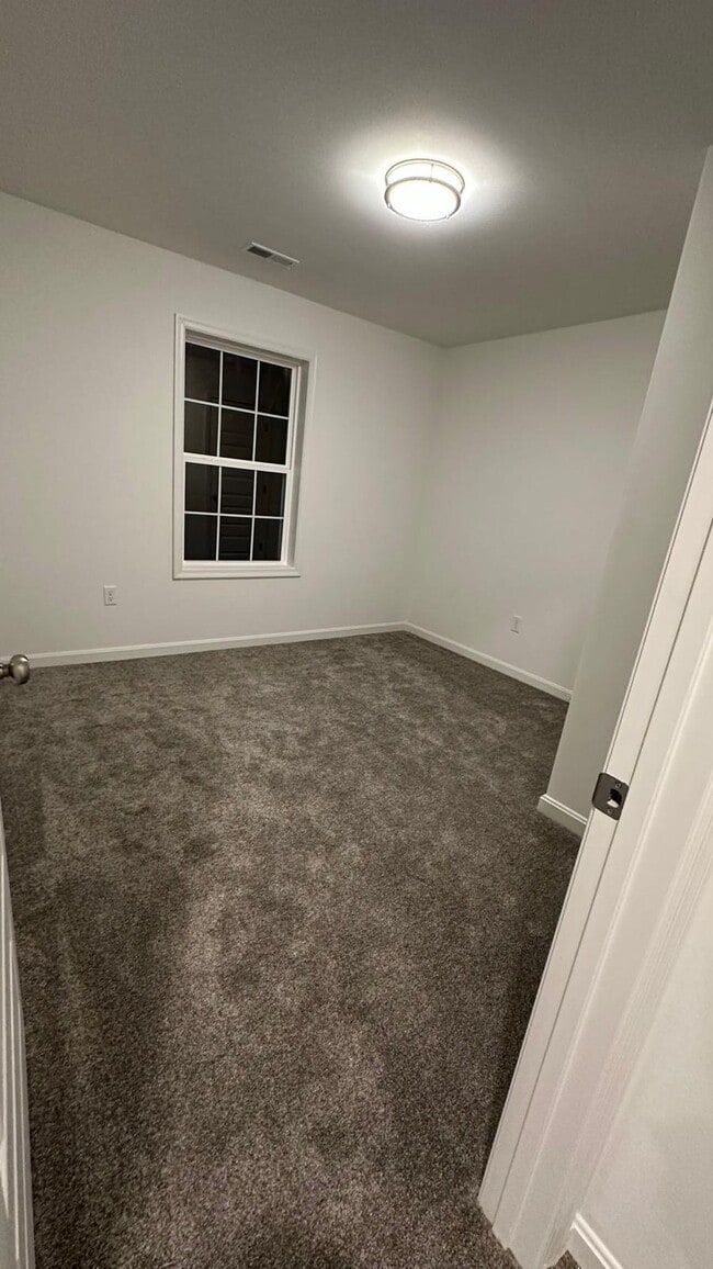 Building Photo - 46 Ashburg Dr