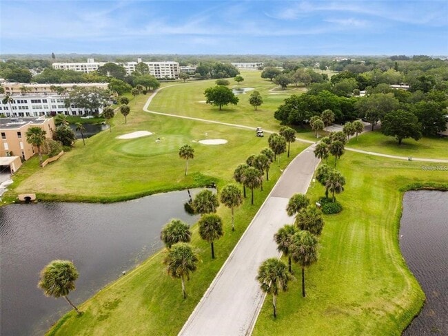 Building Photo - 200 Country Club Dr