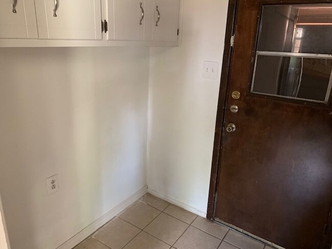 Building Photo - Southwest Lubbock Clean 3/2/2 with nice yard!