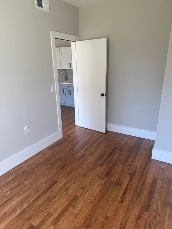 Building Photo - 501 W 7th St