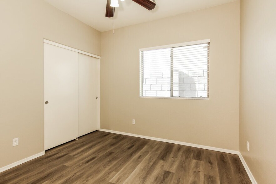 Building Photo - 1809 W Dugan Dr