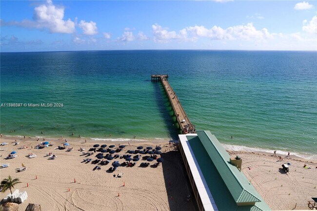 Building Photo - 16699 Collins Ave