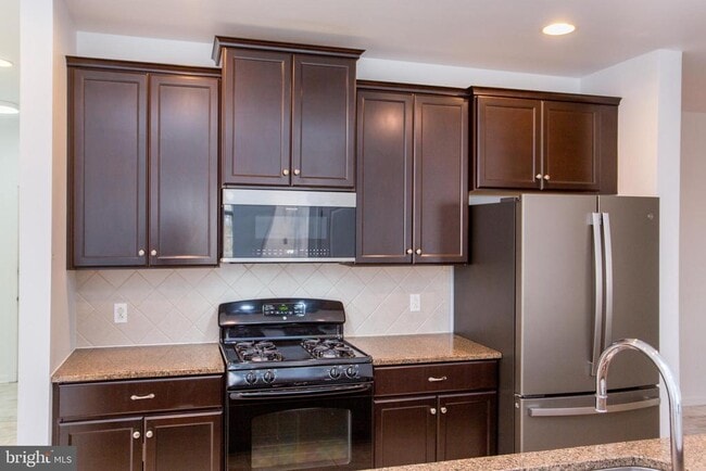 Building Photo - 523 Carson Terrace