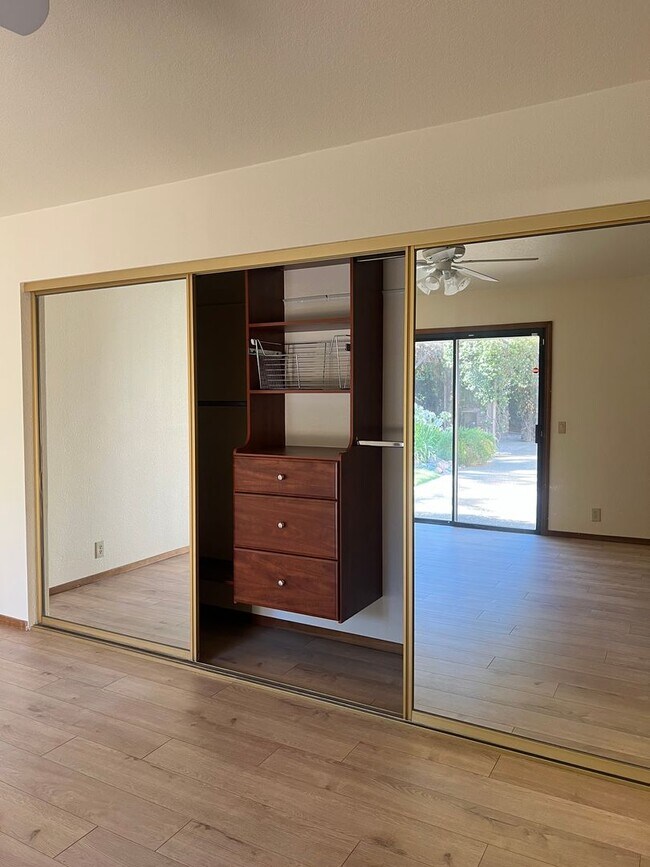 Building Photo - 3 BEDROOM/2 BATH EAST ROSEVILLE BEAUTY W/P...