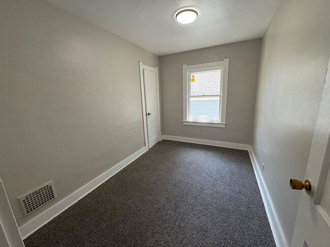 Building Photo - 218 Worthington St