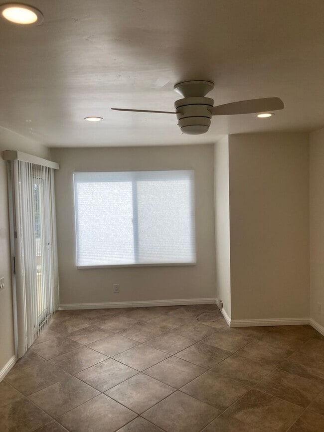 Building Photo - Spacious Tierresanta Condo with Garage!