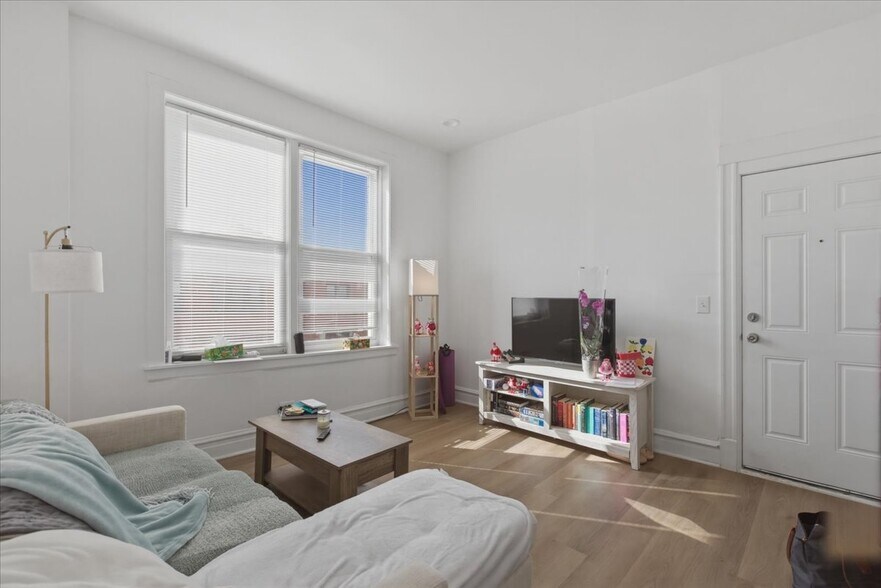 Building Photo - 2350 W Charleston St