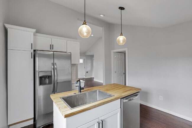 Building Photo - Elegant College Avenue Residence in a Prime Columbus Location