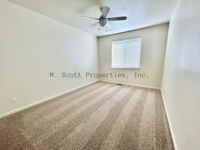 Building Photo - 1040 Aspen Grove Cir