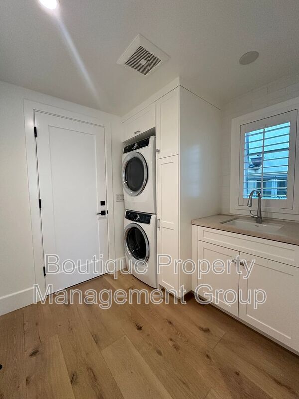 Building Photo - 514 Avocado Ave