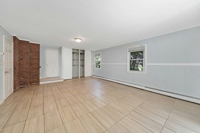 Building Photo - 106 Hillside Ave