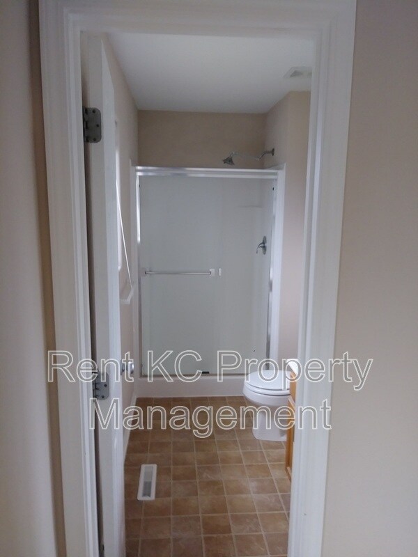Building Photo - 11624 N Manning Ave