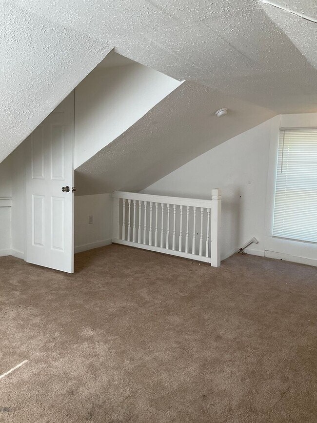 Building Photo - 270 Calder St