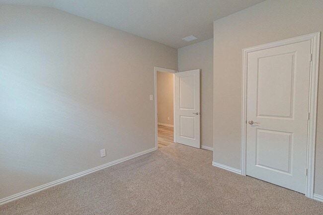 Building Photo - 2209 Dunbar Dr