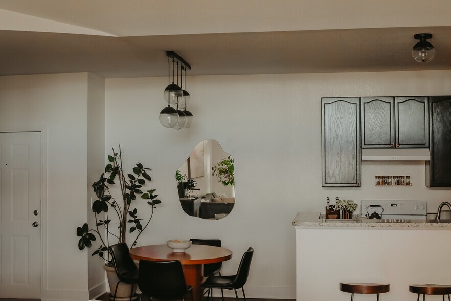 Building Photo - 14343 E 1st Dr