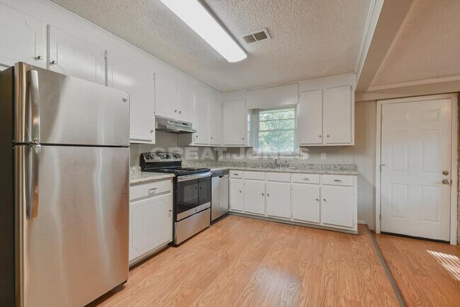 Building Photo - Charming 3 Bedroom in Williamston!
