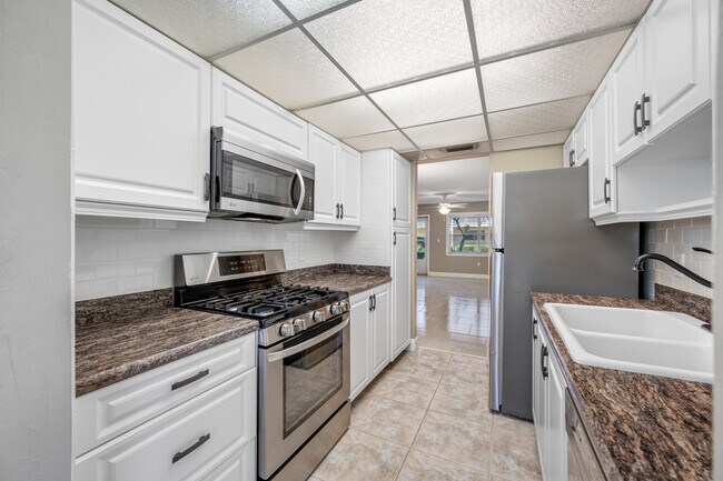 Building Photo - 10033 64th Ave N