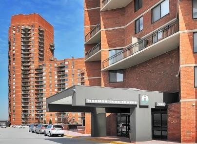 Building Photo - 1240 Harmon Cove Tower