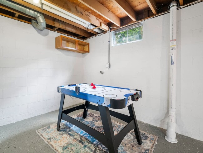 Building Photo - 670 Treeside Dr