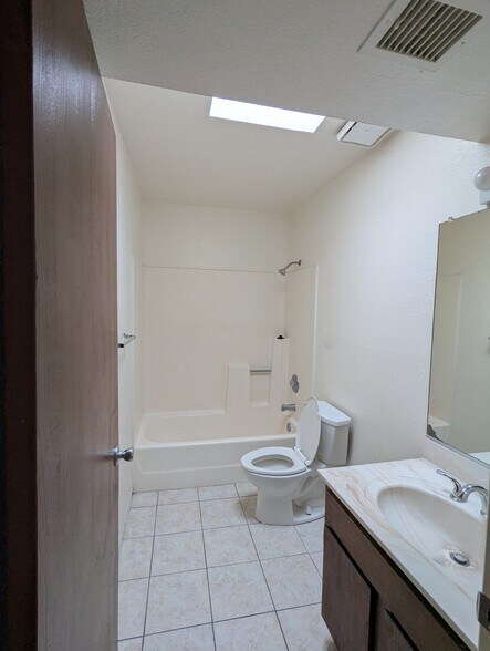 Building Photo - 1477 E 27th Ave