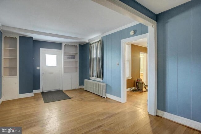 Building Photo - 230 W 2nd St