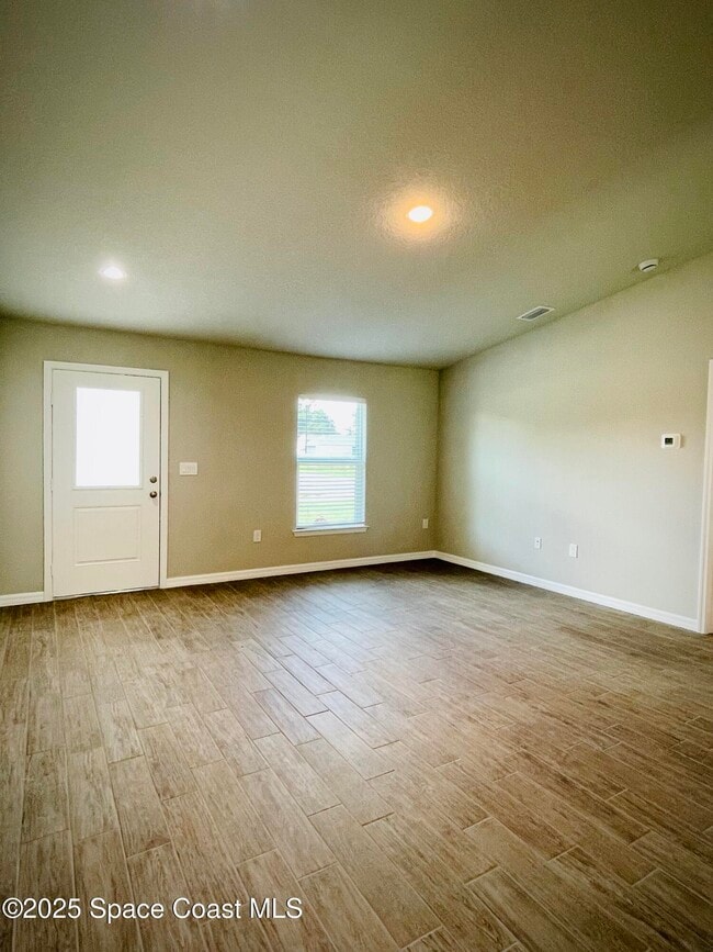 Building Photo - 1101 San Filippo Dr SE