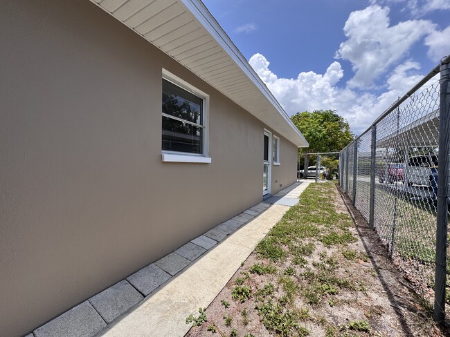 Building Photo - 1230 Amble Ln