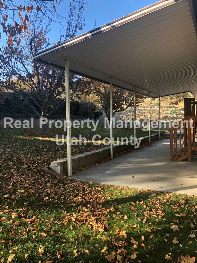 Building Photo - Spacious Lehi Home