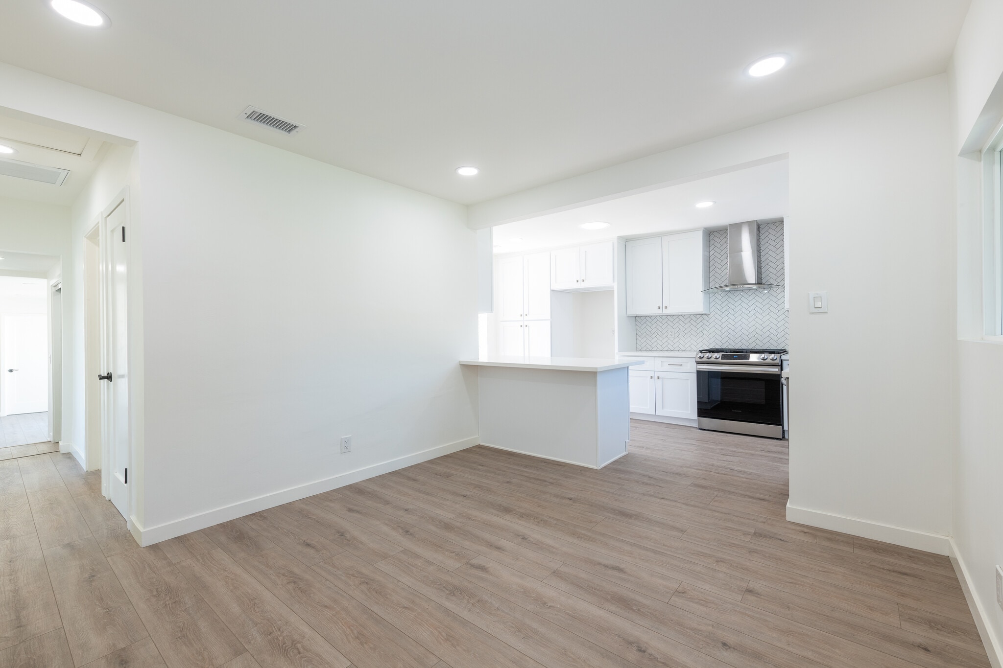 DINING ROOM W/ VIEW TO KITCHEN - 1011 N Florence St