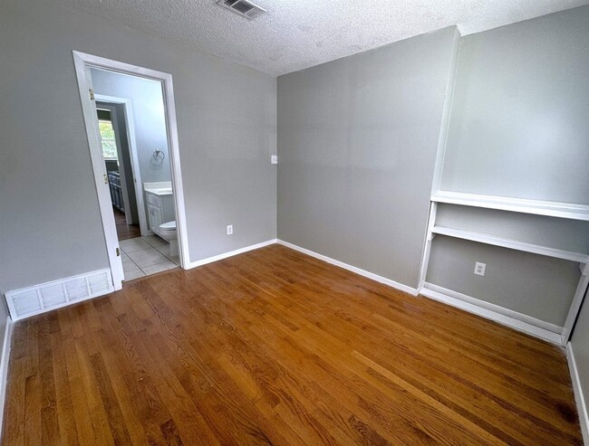 Building Photo - 1100 Danita Cove