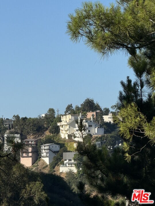Building Photo - 7943 Willow Glen Rd