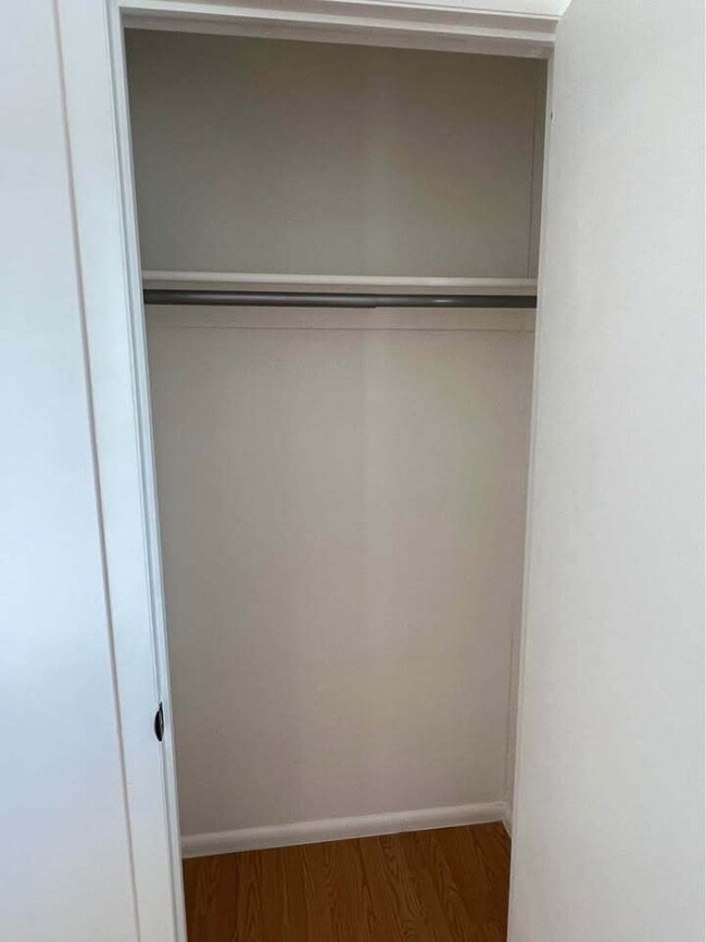 Building Photo - "Private Room with a shared bathroom (1 other room) locate in the Heart of Washington, UT!"