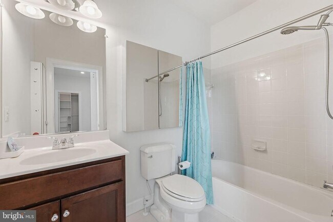 Building Photo - 6526 Wayside Pl