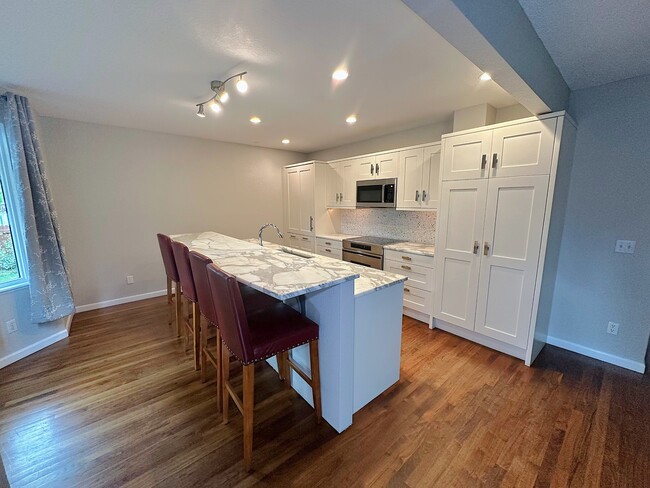 Building Photo - 5563 S Vivian Ct
