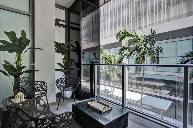 Building Photo - 851 NE 1st Ave