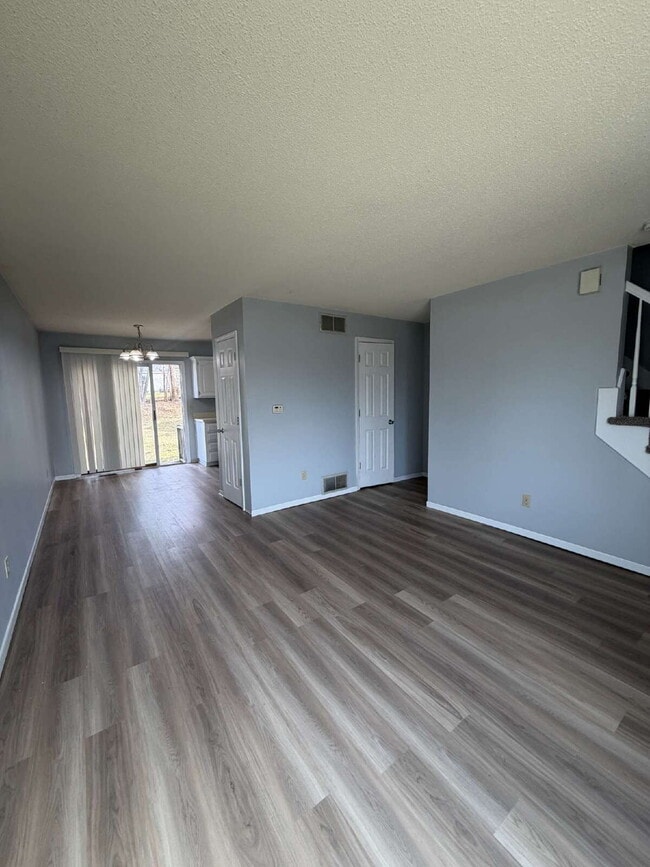 Building Photo - Newly renovated 2-bedroom 1.5 bath townhouse Near Merle Hay Mall!