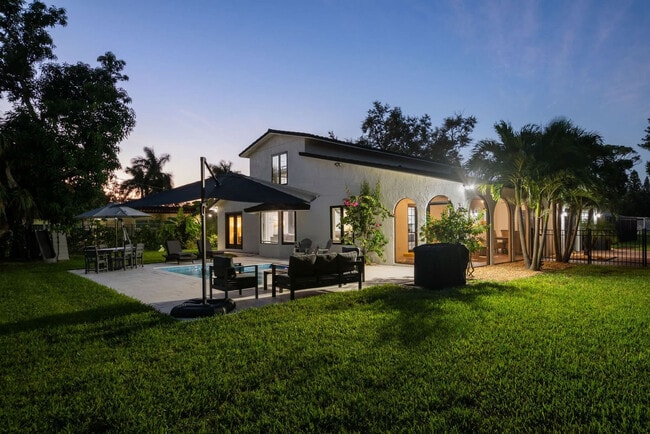 Building Photo - 612 Montezuma Dr