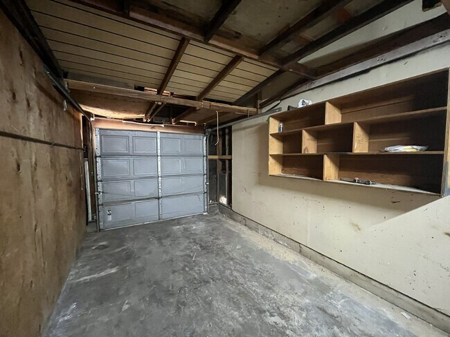 Building Photo - 6417-6417 San Stefano St