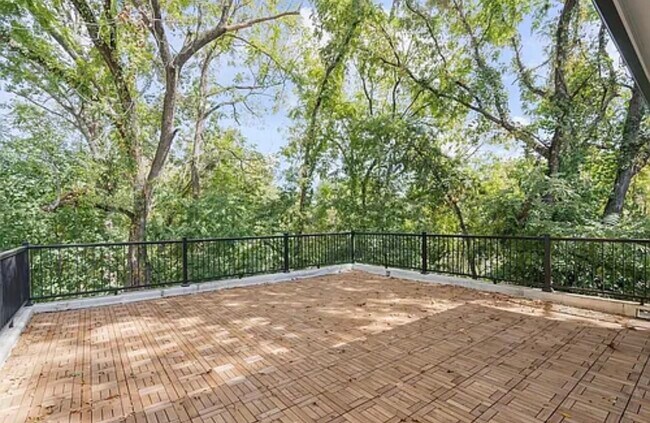 Building Photo - 2323 Carter Ave